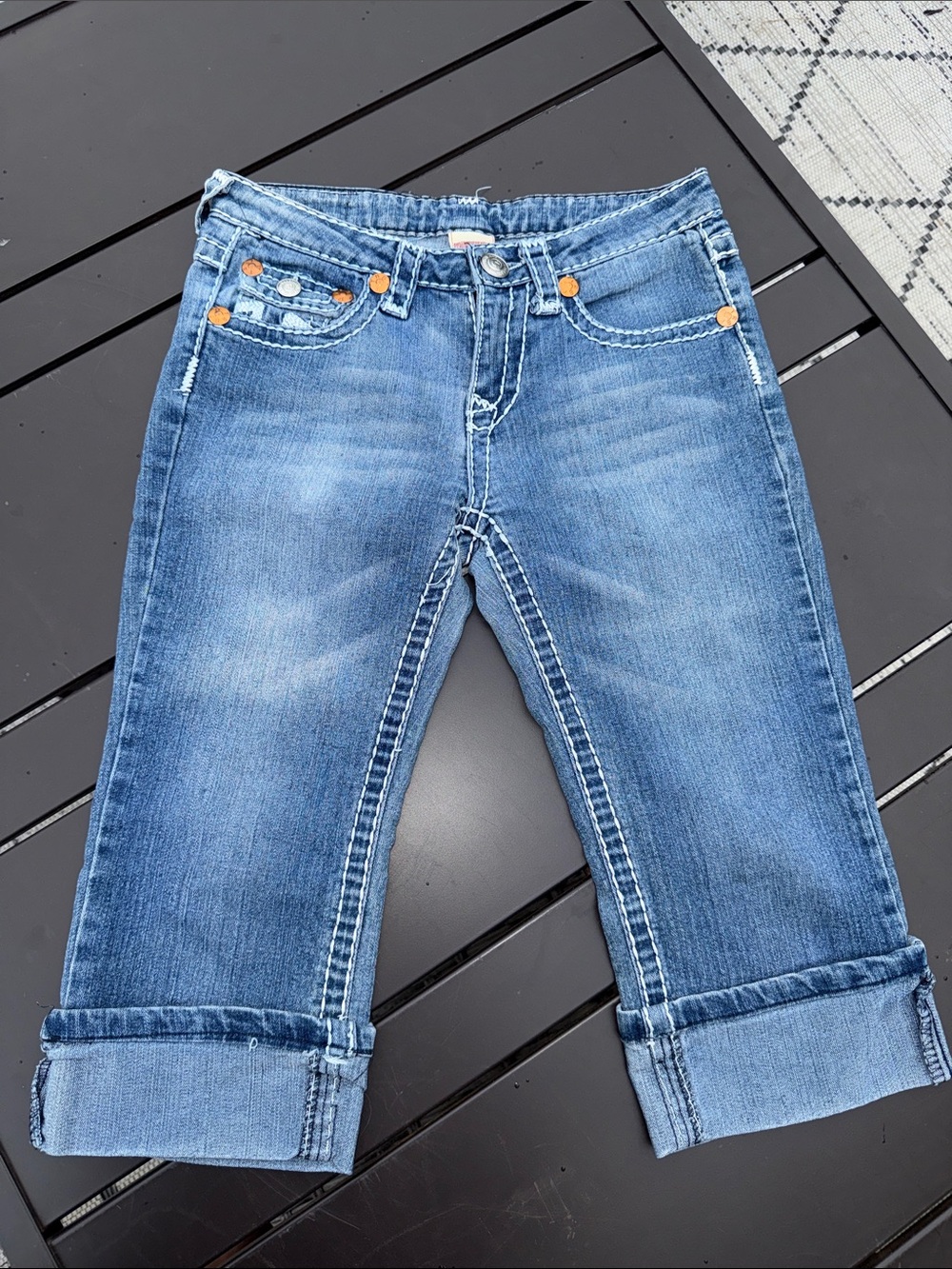 True Religion Women’s Mid Wash Blue Cropped Denim Capris size 27